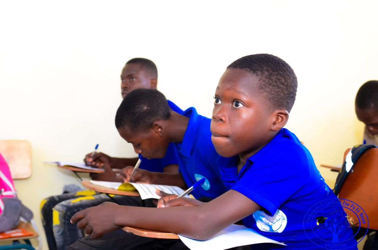 Enfants de ZPFM en classe